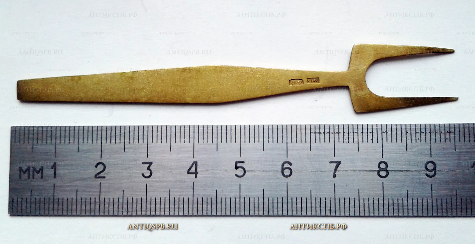 Вилочка для лимона серебряная с эмалью. ЛЮ7. СССР. Вт. пол. ХХ века. №21772.2